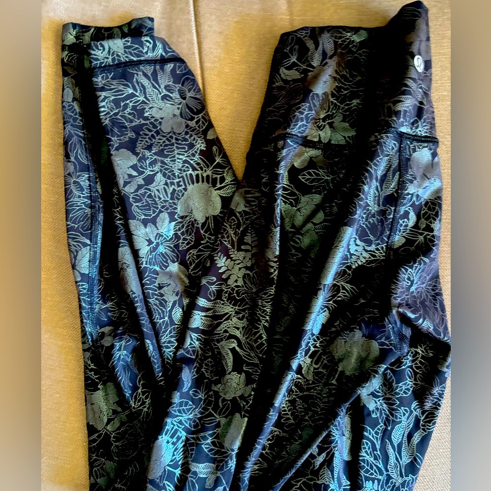 Lululemon metallic wonder under leggings